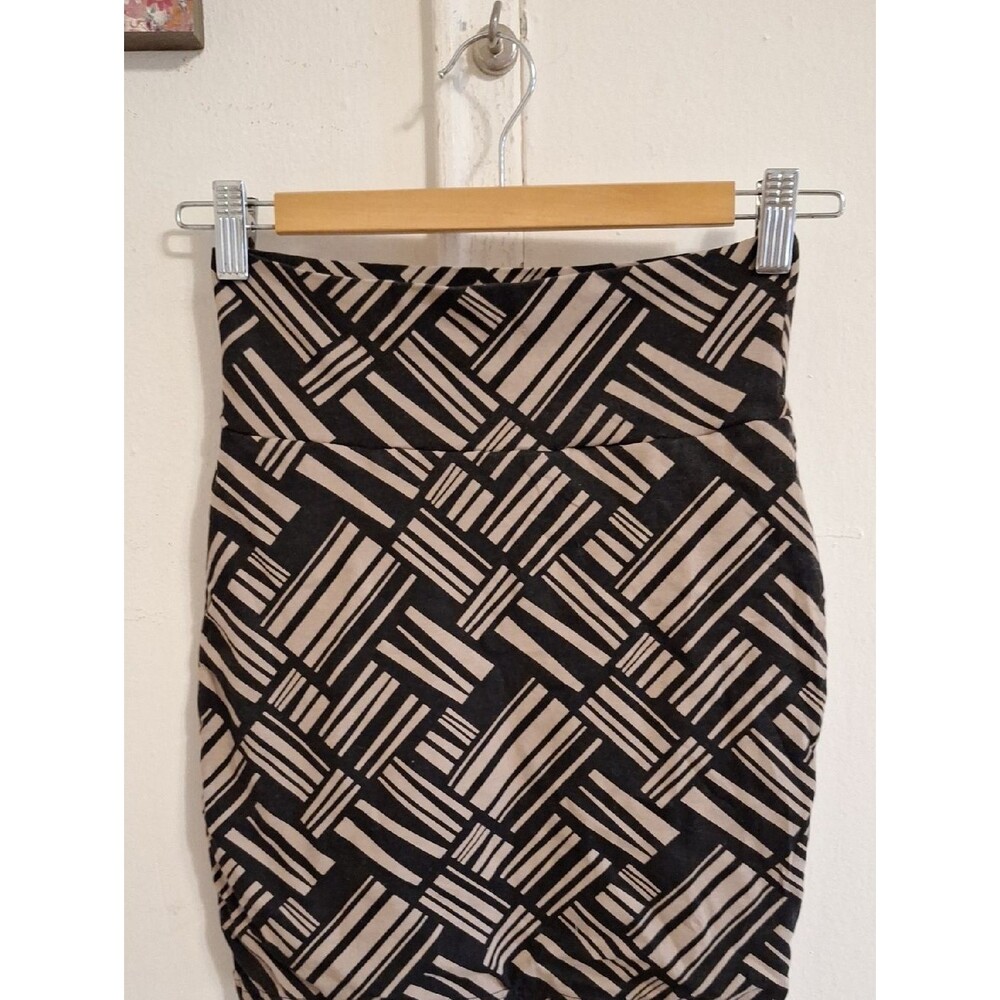 Forever 21 Black and Tan Geometric high waist mini-Skirt